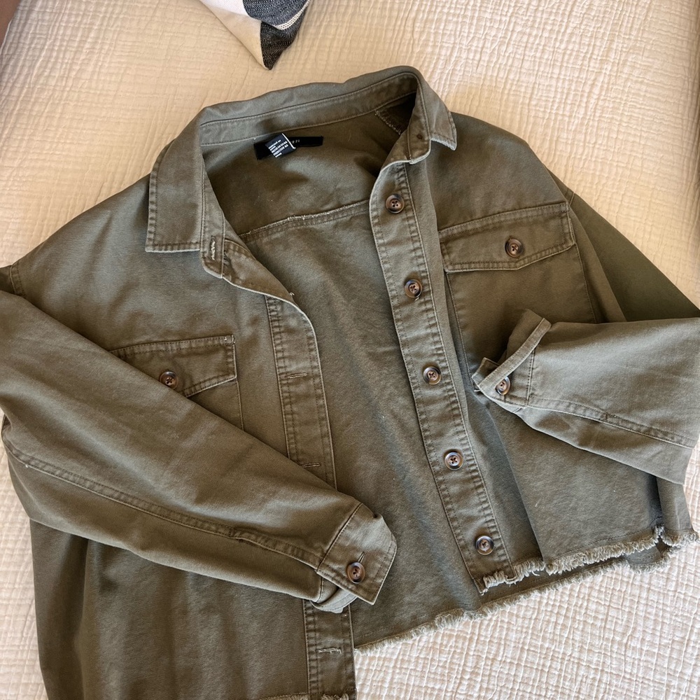 F21 cropped utility jacket in green. Size S.